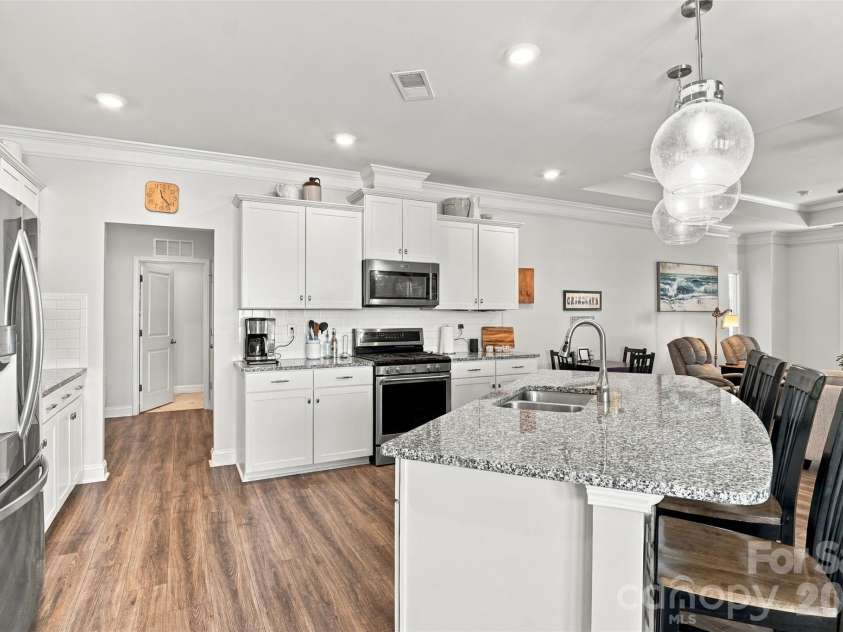 1039 Bonum Road, Lake Wylie, SC 29710.  MLS# CAR4435263, YatesRealty ID 57713. 