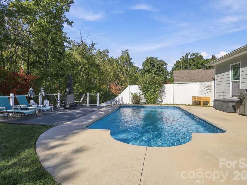 1039 Bonum Road, Lake Wylie, SC 29710.  MLS# CAR4435263, YatesRealty ID 57713. 