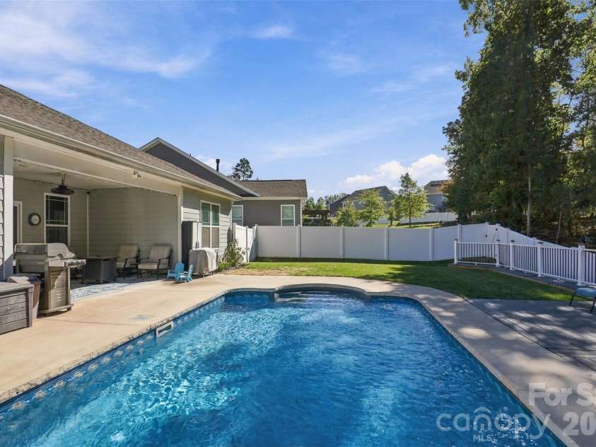 1039 Bonum Road, Lake Wylie, SC 29710.  MLS# CAR4435263, YatesRealty ID 57713. 
