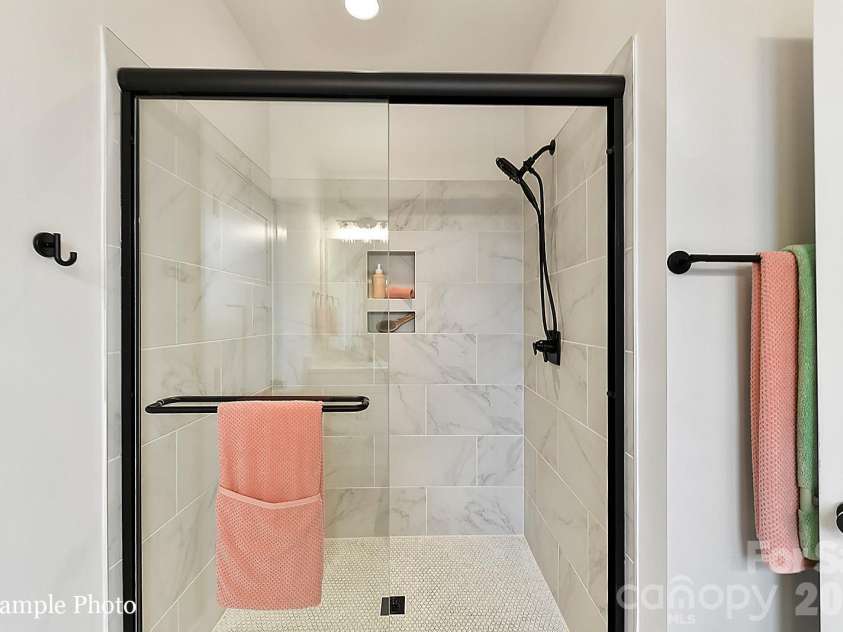 2125 Ford View Lane, Charlotte, NC 28206.  MLS# CAR4435500, YatesRealty ID 57714. 