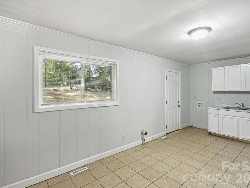 301 Edgegreen Drive, Charlotte, NC 28217.  MLS# CAR4435291, YatesRealty ID 57717. 