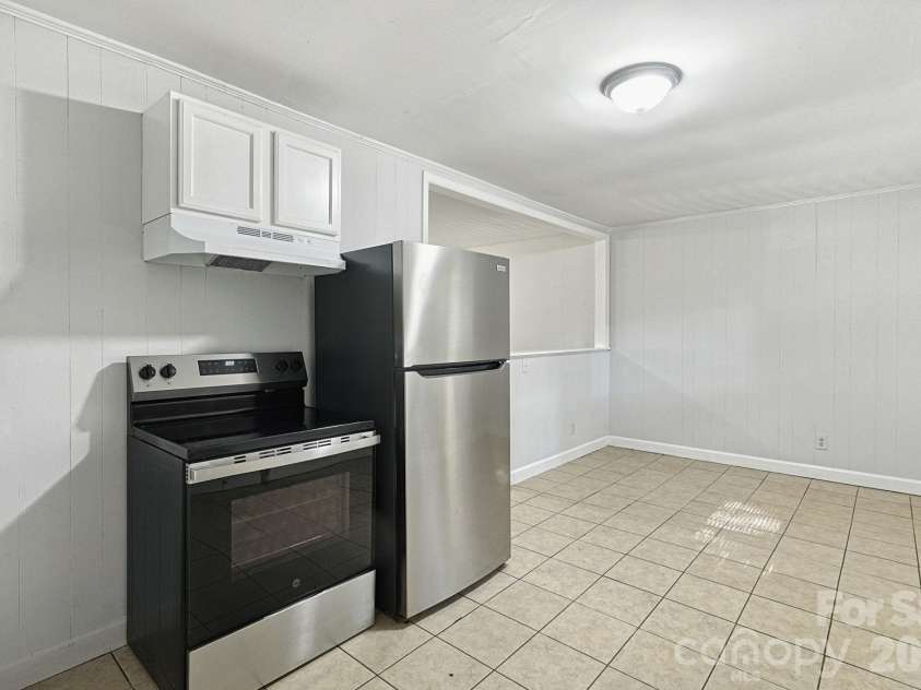 301 Edgegreen Drive, Charlotte, NC 28217.  MLS# CAR4435291, YatesRealty ID 57717. 