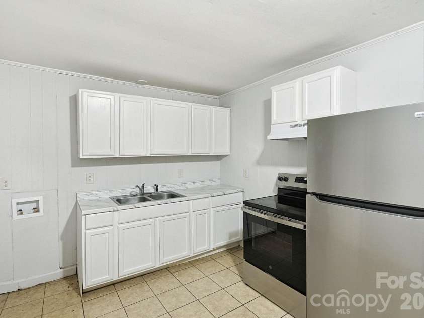 301 Edgegreen Drive, Charlotte, NC 28217.  MLS# CAR4435291, YatesRealty ID 57717. 