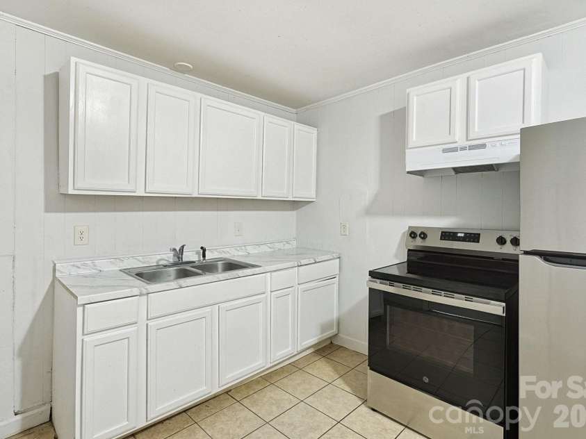 301 Edgegreen Drive, Charlotte, NC 28217.  MLS# CAR4435291, YatesRealty ID 57717. 