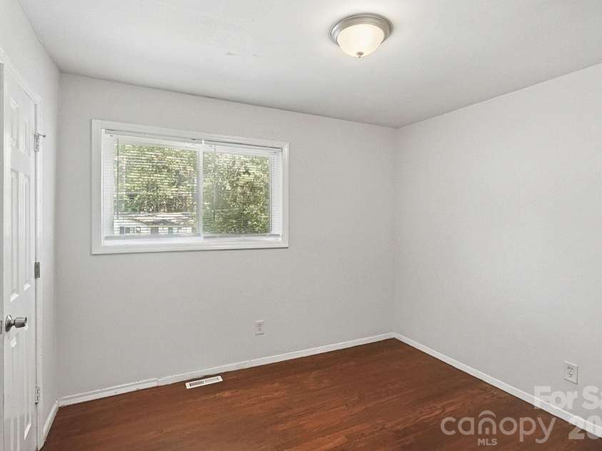 301 Edgegreen Drive, Charlotte, NC 28217.  MLS# CAR4435291, YatesRealty ID 57717. 