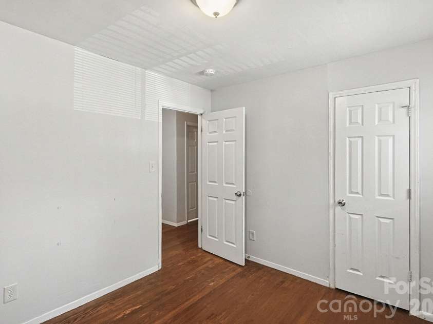 301 Edgegreen Drive, Charlotte, NC 28217.  MLS# CAR4435291, YatesRealty ID 57717. 
