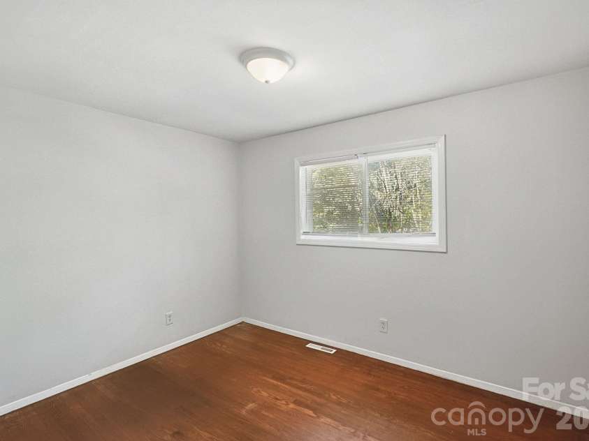 301 Edgegreen Drive, Charlotte, NC 28217.  MLS# CAR4435291, YatesRealty ID 57717. 
