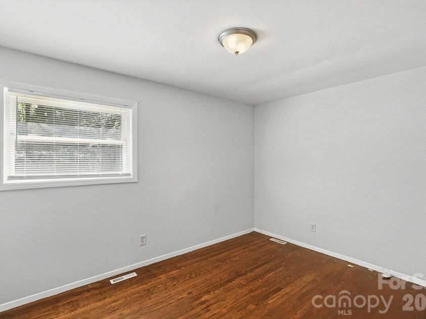 301 Edgegreen Drive, Charlotte, NC 28217.  MLS# CAR4435291, YatesRealty ID 57717. 