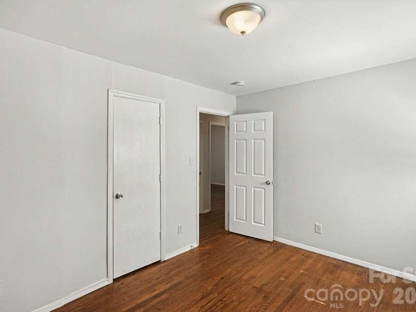 301 Edgegreen Drive, Charlotte, NC 28217.  MLS# CAR4435291, YatesRealty ID 57717. 