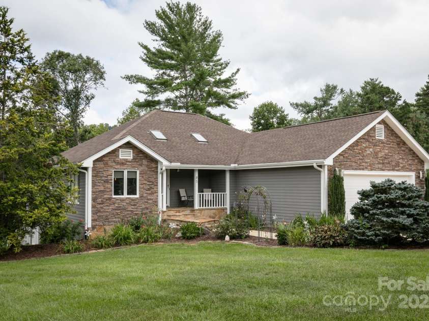 85 Hillcrest Drive, Weaverville, NC 28787.  MLS# CAR4295950, YatesRealty ID 5772. 