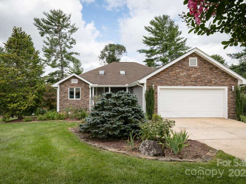 85 Hillcrest Drive, Weaverville, NC 28787.  MLS# CAR4295950, YatesRealty ID 5772. 