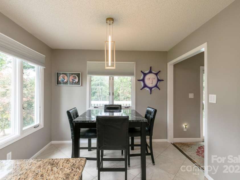 85 Hillcrest Drive, Weaverville, NC 28787.  MLS# CAR4295950, YatesRealty ID 5772. Main level breakfast nook