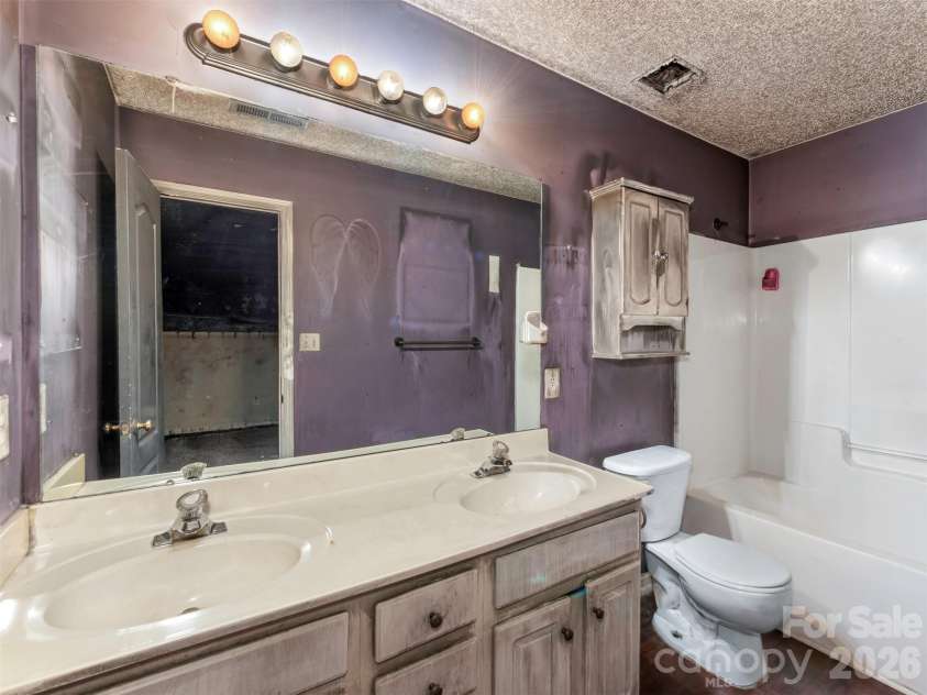 343 Amir Circle, Matthews, NC 28105.  MLS# CAR4435994, YatesRealty ID 57720. 