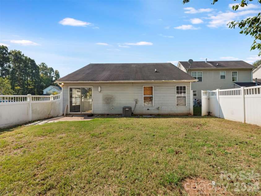 343 Amir Circle, Matthews, NC 28105.  MLS# CAR4435994, YatesRealty ID 57720. 