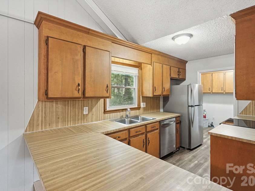 6205 Ferncliff Drive, Concord, NC 28027.  MLS# CAR4435290, YatesRealty ID 57721. 