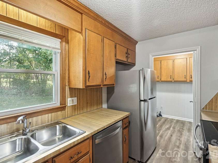 6205 Ferncliff Drive, Concord, NC 28027.  MLS# CAR4435290, YatesRealty ID 57721. 