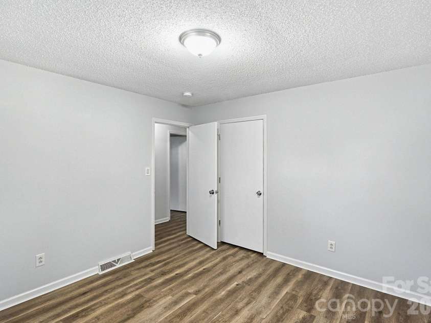 6205 Ferncliff Drive, Concord, NC 28027.  MLS# CAR4435290, YatesRealty ID 57721. 