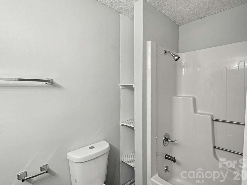 6205 Ferncliff Drive, Concord, NC 28027.  MLS# CAR4435290, YatesRealty ID 57721. 
