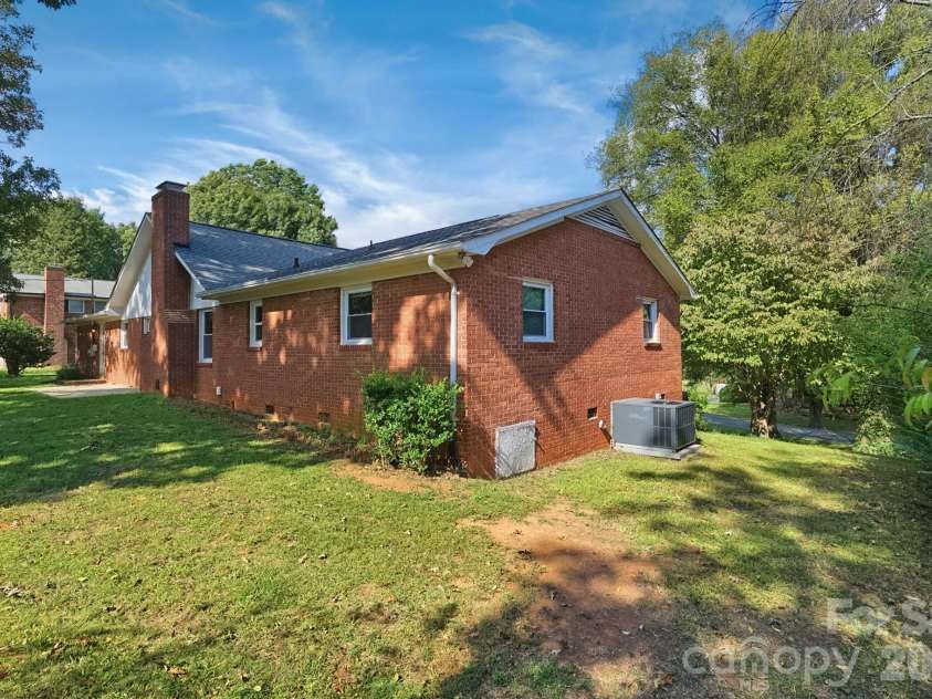 6205 Ferncliff Drive, Concord, NC 28027.  MLS# CAR4435290, YatesRealty ID 57721. 