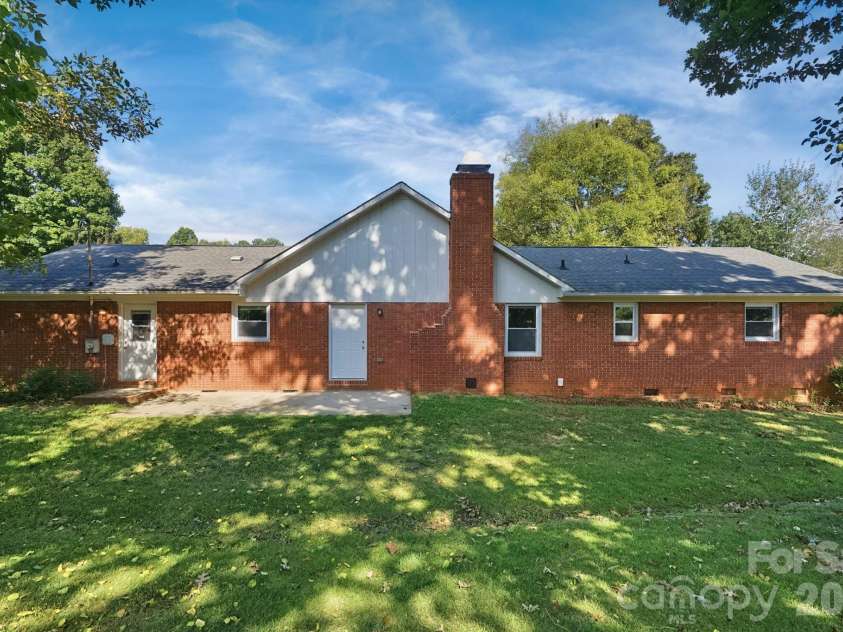 6205 Ferncliff Drive, Concord, NC 28027.  MLS# CAR4435290, YatesRealty ID 57721. 