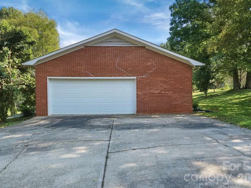 6205 Ferncliff Drive, Concord, NC 28027.  MLS# CAR4435290, YatesRealty ID 57721. 