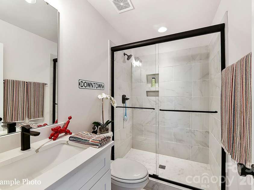 2129 Ford View Lane, Charlotte, NC 28206.  MLS# CAR4435458, YatesRealty ID 57722. 