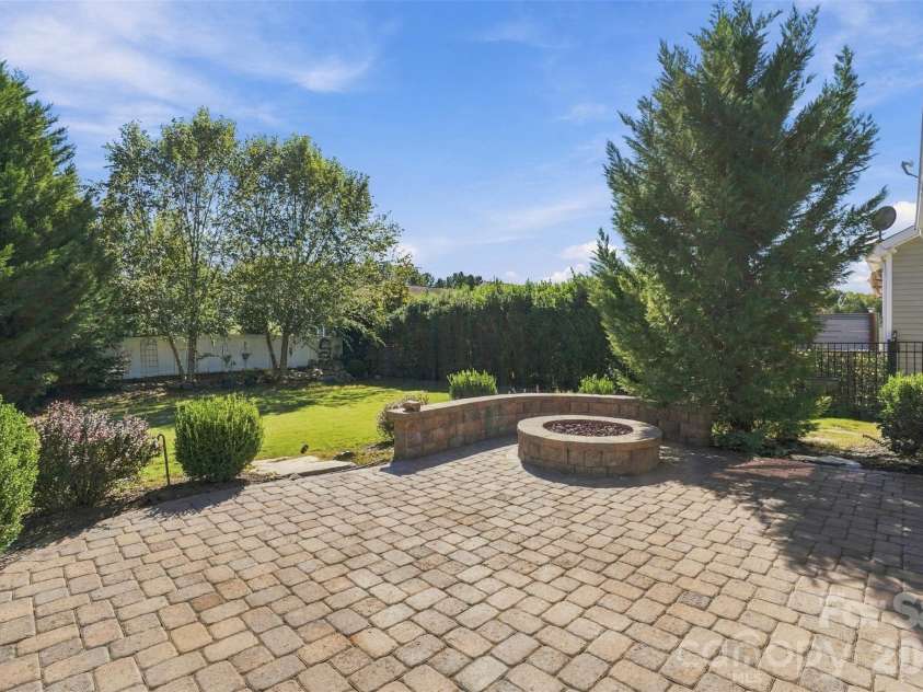 2001 Blackberry Lane, Lancaster, SC 29720.  MLS# CAR4436400, YatesRealty ID 57724. 