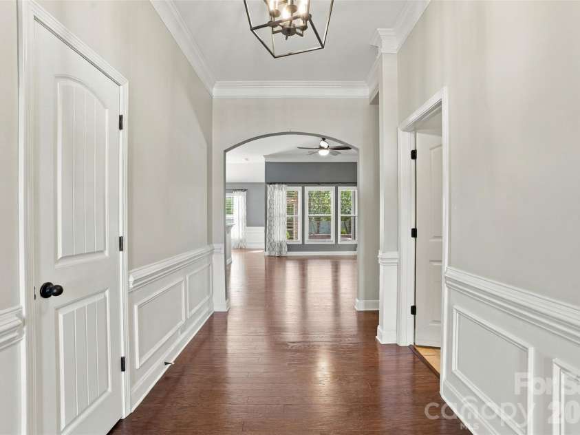 2001 Blackberry Lane, Lancaster, SC 29720.  MLS# CAR4436400, YatesRealty ID 57724. Entryway
