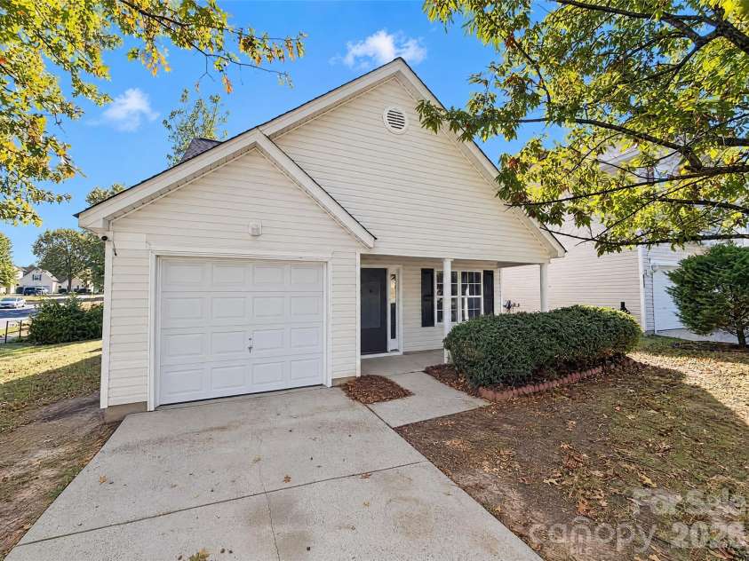 8603 Berrybrook Lane, Charlotte, NC 28269.  MLS# CAR4436528, YatesRealty ID 57727. 