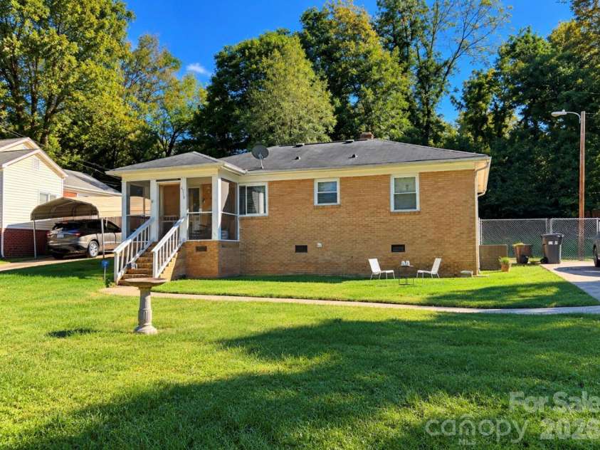 4310 Dinglewood Avenue, Charlotte, NC 28205.  MLS# CAR4436414, YatesRealty ID 57728. 