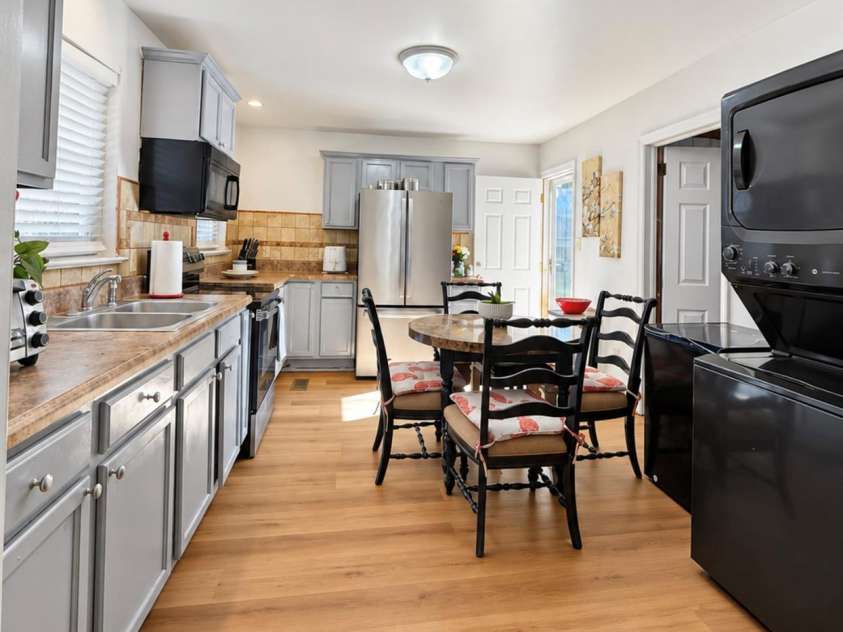 4310 Dinglewood Avenue, Charlotte, NC 28205.  MLS# CAR4436414, YatesRealty ID 57728. 