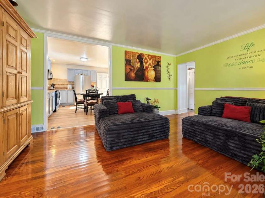 4310 Dinglewood Avenue, Charlotte, NC 28205.  MLS# CAR4436414, YatesRealty ID 57728. 
