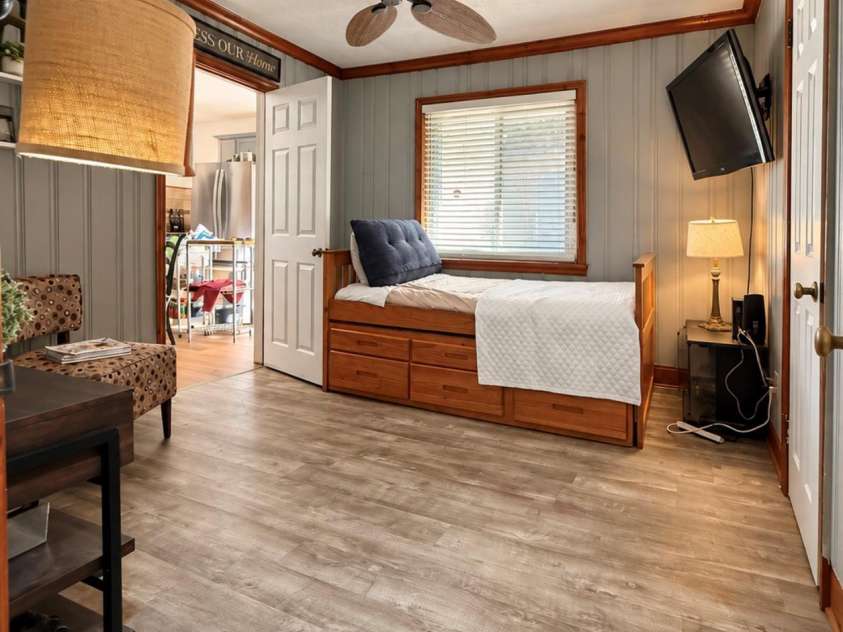 4310 Dinglewood Avenue, Charlotte, NC 28205.  MLS# CAR4436414, YatesRealty ID 57728. 