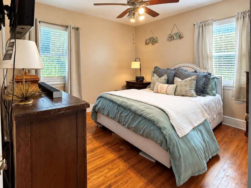 4310 Dinglewood Avenue, Charlotte, NC 28205.  MLS# CAR4436414, YatesRealty ID 57728. 
