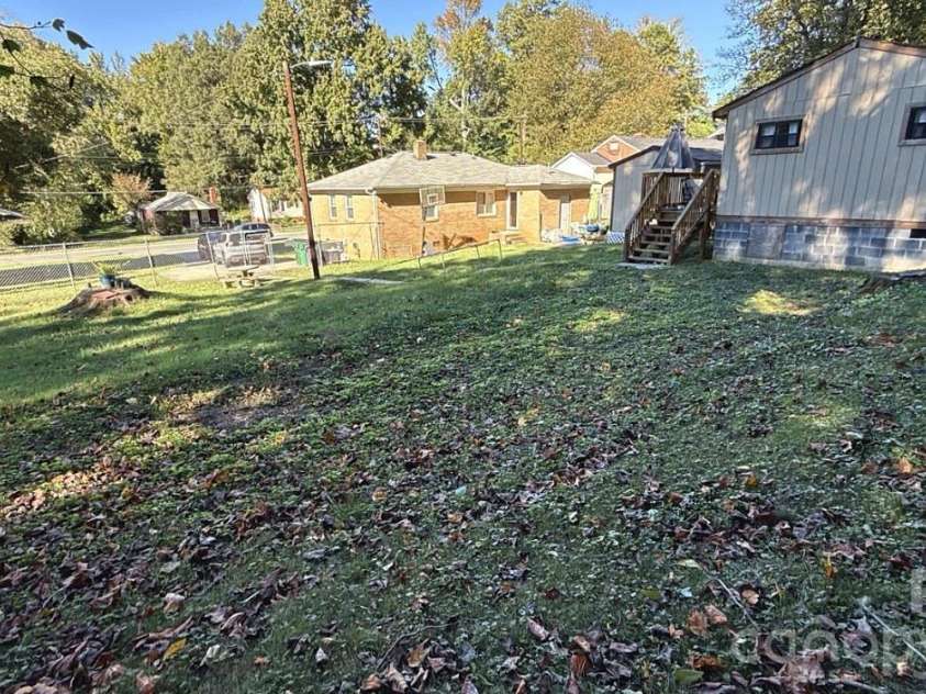 4310 Dinglewood Avenue, Charlotte, NC 28205.  MLS# CAR4436414, YatesRealty ID 57728. 