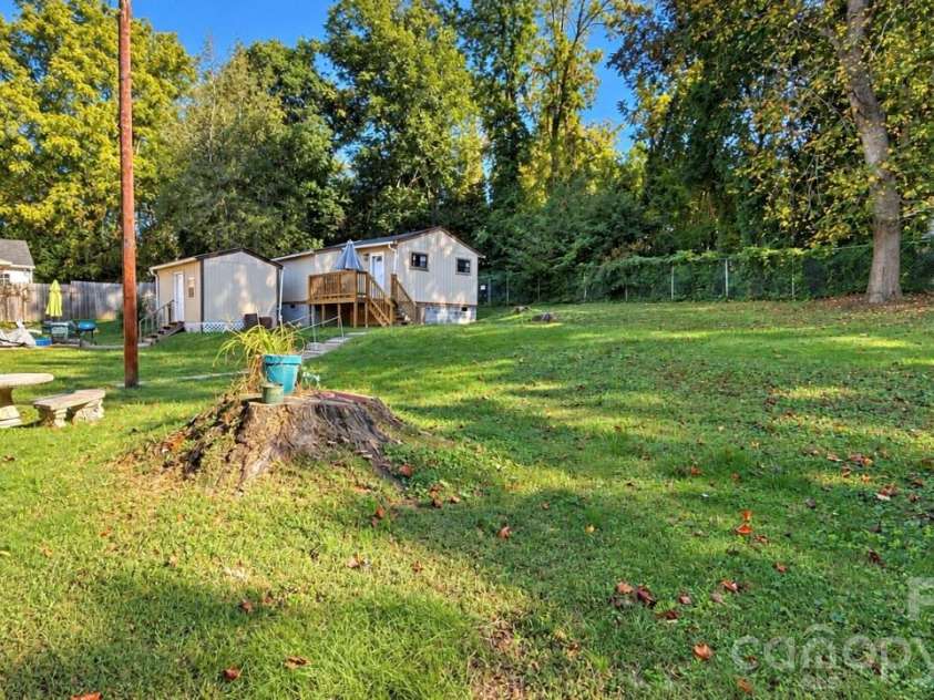4310 Dinglewood Avenue, Charlotte, NC 28205.  MLS# CAR4436414, YatesRealty ID 57728. 