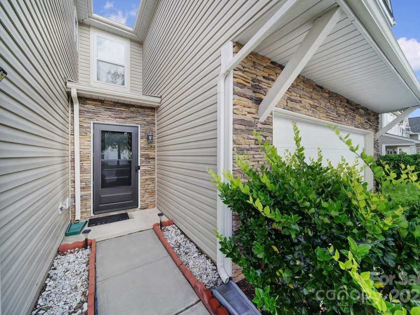 832 Summerlake Drive, Fort Mill, SC 29715.  MLS# CAR4298895, YatesRealty ID 5773. 