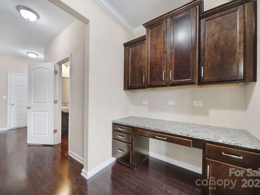 832 Summerlake Drive, Fort Mill, SC 29715.  MLS# CAR4298895, YatesRealty ID 5773. Built-In Work Station