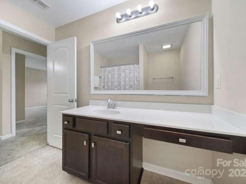 832 Summerlake Drive, Fort Mill, SC 29715.  MLS# CAR4298895, YatesRealty ID 5773. Guest Bathroom