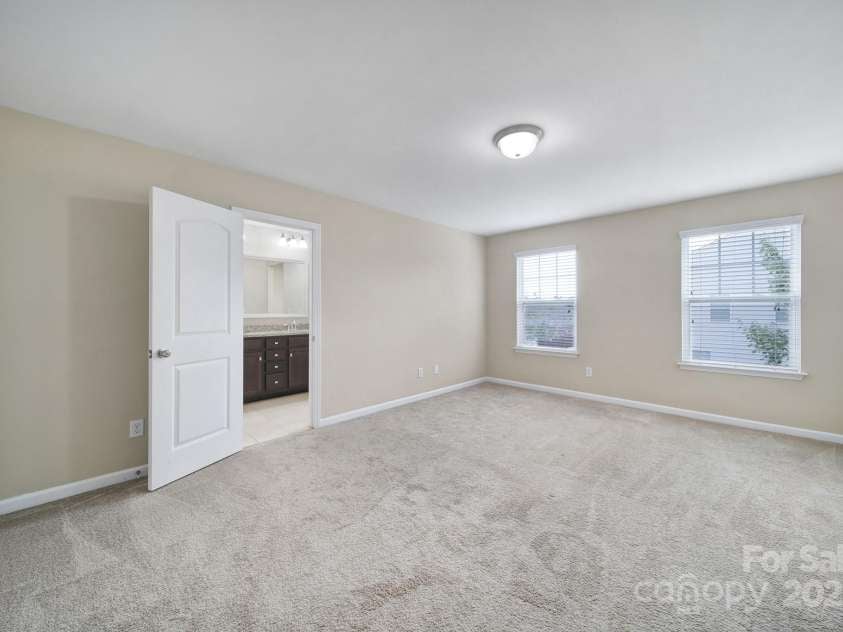 832 Summerlake Drive, Fort Mill, SC 29715.  MLS# CAR4298895, YatesRealty ID 5773. Primary Bedroom