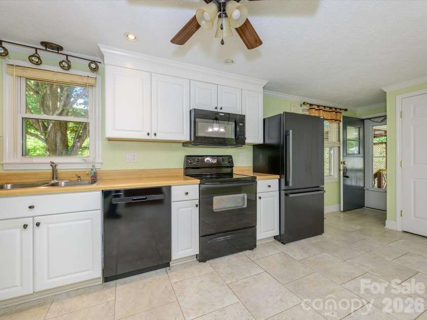 3714 Fieldcrest Circle, Concord, NC 28027.  MLS# CAR4436502, YatesRealty ID 57732. 