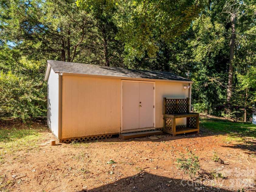 3714 Fieldcrest Circle, Concord, NC 28027.  MLS# CAR4436502, YatesRealty ID 57732. 