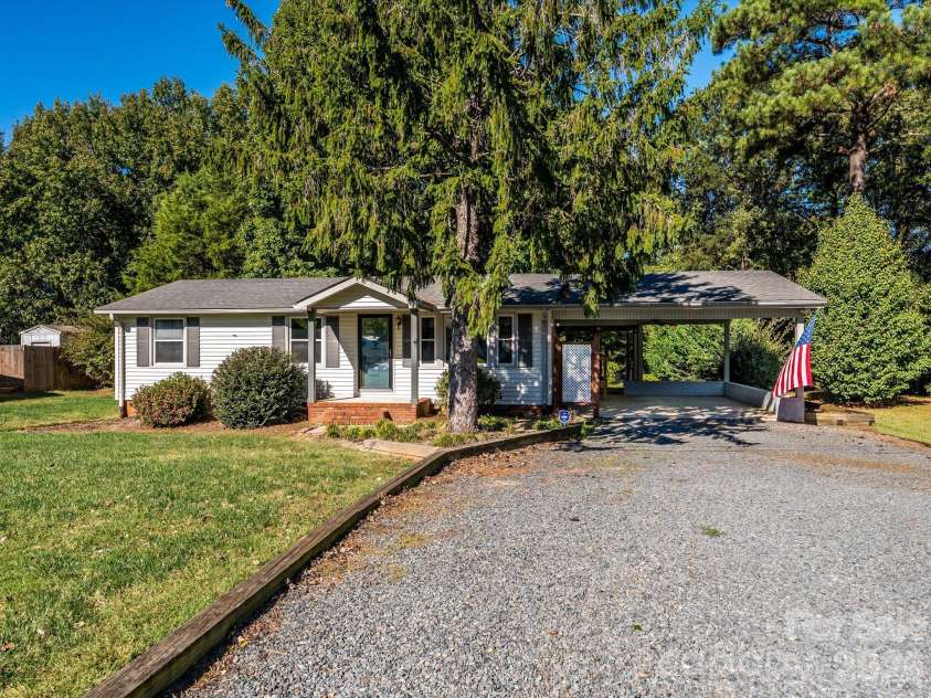 3714 Fieldcrest Circle, Concord, NC 28027.  MLS# CAR4436502, YatesRealty ID 57732. 