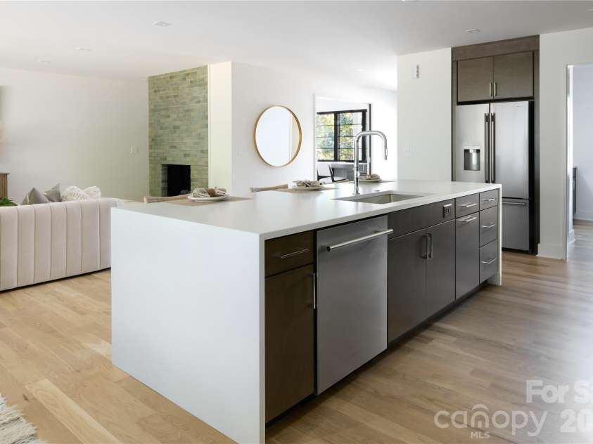 511 Boyce Road, Charlotte, NC 28211.  MLS# CAR4435860, YatesRealty ID 57738. 