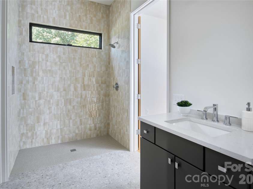 511 Boyce Road, Charlotte, NC 28211.  MLS# CAR4435860, YatesRealty ID 57738. 