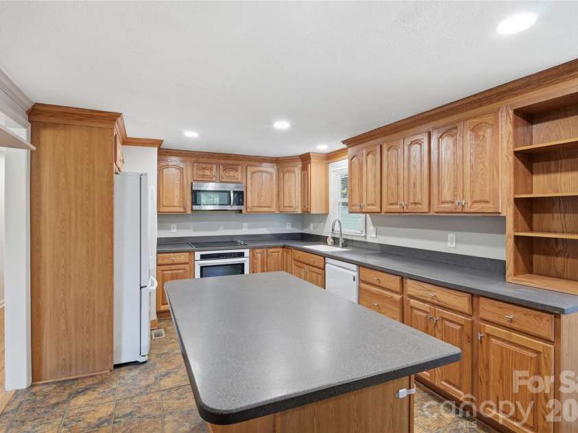 690 Rama Wood Drive, Concord, NC 28025.  MLS# CAR4436043, YatesRealty ID 57740. 