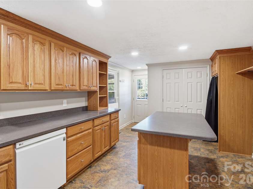 690 Rama Wood Drive, Concord, NC 28025.  MLS# CAR4436043, YatesRealty ID 57740. 