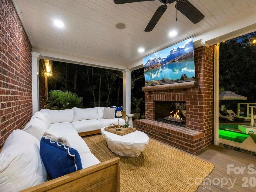 3236 Shillington Place, Charlotte, NC 28210.  MLS# CAR4435610, YatesRealty ID 57741. 