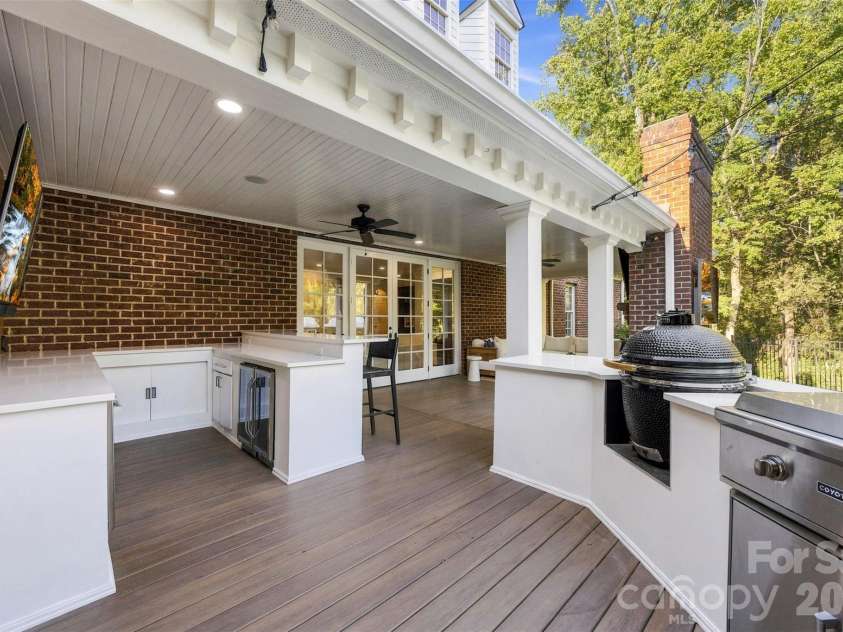 3236 Shillington Place, Charlotte, NC 28210.  MLS# CAR4435610, YatesRealty ID 57741. OUtdoor kitchen