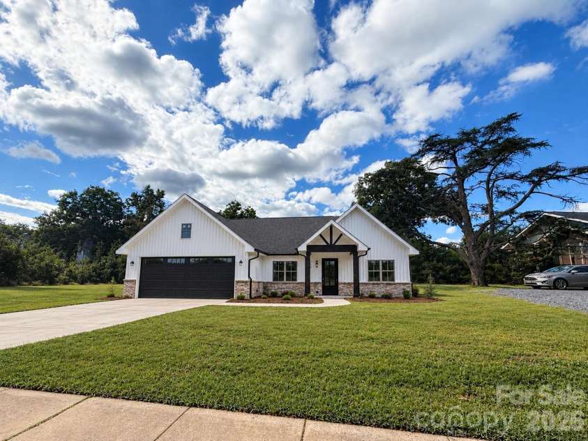1014 Franklin Street, Monroe, NC 28112.  MLS# CAR4435672, YatesRealty ID 57742. 